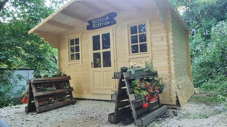 Kamp Na Otoku - Ljubno Ob Savinji Hotel Luaran gambar