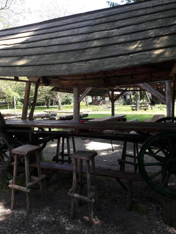 Kamp Na Otoku - Ljubno Ob Savinji Hotel Luaran gambar